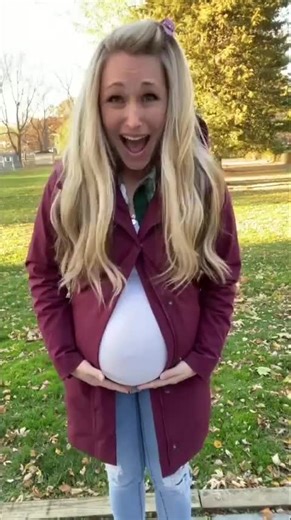 When that winter jacket won’t zip… but then you remember the #MakeMyBellyFit extender! 💡✨ Keep rocking your favorite coat all through pregnancy and beyond! #PregnancyHacks #WinterStyle #MaternityMustHave #JacketExtender