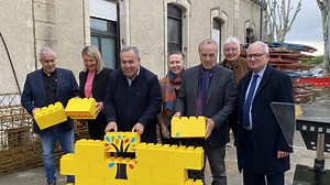 CALVISSON Première pierre posée pour la réhabilitation et l'extension du centre de loisirs