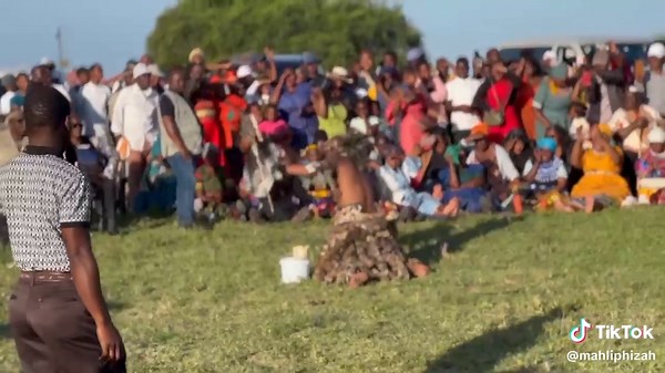 Mahliphizah Xulu (@mahliphizah)’s videos with Amavaka - UDLUBHEKE