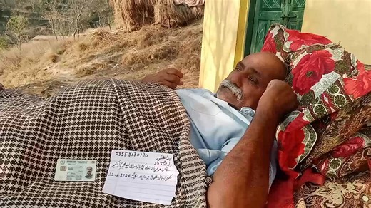 مفلوج جسم کے ساتھ ۔۔ زندہ لاش ۔۔ نئی زندگی کی امید مگر اوورسیز کی کسی سماجی تنظیم کے بغیر نا ممکن آپ بھی اس کار خیر میں حصہ ڈالا سکتے ھیں بشرطیکہ آپ کی انگلی کی پور کام کرے ٹچ موبائل کی سہولت آپ کے پاس ھو ۔۔ اور انسانی فطری ھمدردی کا احساس ، دل میں کچھ درد ، ضمیر زندہ ھو ۔۔اور آپ اسے شئیر کریں ۔۔ شاید کسی غیر ریاستی سماجی تنظیم یا شخصیت کی ھمت ھی کے وسائل سے اسکے نہروں کا آپریشن ممکن ھو ھی جائے۔۔ البتہ ساؤتھ ایشاء کی سب سے بڑی یتیم بچوں کی عالمی لیول کی ریاستی سماجی تنظیم "" کورٹ"" کے لیے ممکن ھ