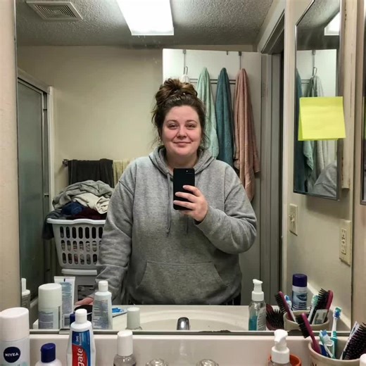 There’s nothing wrong with setting a fitness New Year’s resolution as long as you actually follow through and build it around small habits you can repeat. A smart scale helps you do that by logging your weigh-ins automatically and showing your trend over time, so you’re not guessing or overreacting to normal daily fluctuations. That steady feedback keeps you accountable, motivated when the line moves, and quick to adjust when it stalls. #newyearsresolution #smartscale #diet