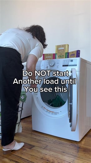 Try these sustainable cleaning tips next Time you do your laundry routine for the best smelling laundry #sustainableclean #sustainableliving #cleaningtipsandtricks