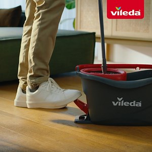 37K views · 37 reactions | ¡Dale energía a la limpieza de tu suelo con el pedal de Vileda Turbo! Más info en https://www.vileda.es/sobre-vileda-turbo #Vileda #ViledaTurbo #limpiezahogar #limpiezaépica #SueloImpecable | Vileda España | Facebook