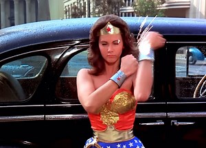Wonder Woman stops a bank robbery in the 1975 Movie Pilot! #wonderwoman #1975 #lyndacarter | Wonder Woman Everything Fans