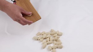 Curved Gnocchi Board Paddle, 9.5 Inch Makers for Easy Authentic Italian Gnocchi,Wood Pasta Making Tools,Butter Mold, Perfect Ridges, Easy to Use and Clean, dough cavatelli board,taste party.