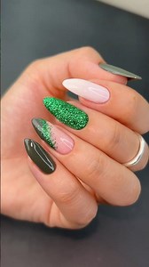 Decoração verde para o Natal 🎄💚😍 #unhas #nail #nailart #nailtutorial #esmalte