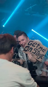 Weil das Bootshaus so Mega ist, habe ich sie gezwungen meine Goldene Brille in Ihren Backstage zu hängen. Das Besondere sind aber natürlich die Leute im Bootshaus. Kölner wissen halt wie gefeiert wird, typisch Köln halt! Danke und bis hoffentlich nächstes Jahr. 👻❤️ | Neelix