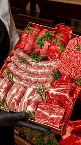 148K views · 6.3K reactions | Le box De Marco lasciano tutti senza parole, bisogna ammetterlo 朗 Prenota la tua o richiedi informazioni al numero 0818147914, anche su whatsapp 數殺❤️ #demarcocarni #boxregalo #regalonatale #carnebuonasempre #macelleriademarco #mixragu | DeMarco | Facebook