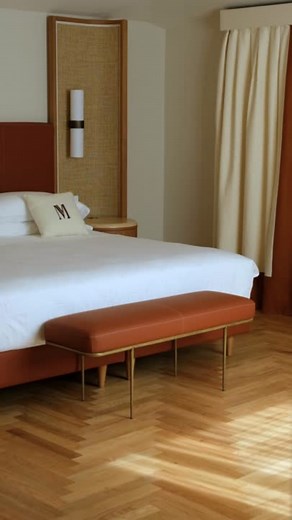 Ogni dettaglio è curato come se fosse l’unico, eppure è dall’insieme di linee, texture e tonalità che nasce quell’atmosfera capace di accoglierti al primo sguardo. Prenota subito la tua camera. Every detail is crafted as if it were the only one, yet it is the balance of lines, textures and tones that creates the atmosphere that welcomes you at first glance. Book your room. #villamiliani #fabriano | Hotel Villa Miliani