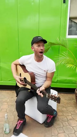2.4M views · 147K reactions | Singing Juan Luis Guerra’s Bachata Rosa in Santo Domingo on Tuesday night… #ColdplaySantoDomingo | Coldplay | Facebook