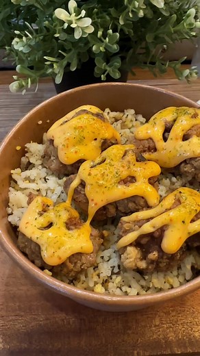 New Year, New Menu 😝 Introducing one of our newest items in 2024, the ✨Mentai Rice Bowl✨ 📋Garlic rice with nori, chicken karaage, and Alima’s premium mentai sauce The combination guarantees deliciousness! 🫠 #alima #crispychicken #mentai #ricebowl #rekomendasimakanan #foodtiktok #jktfoodies #fypシ