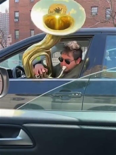 The most ridiculous car concert ever caught on camera 🎺 #trending #humor