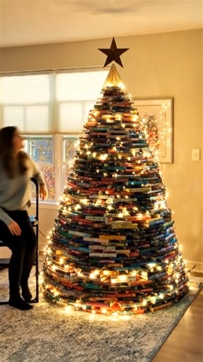 Where books meet Christmas magic ✨📚 #happyreader #BookChristmasTree #BookishChristmasTree #BookTreeChristmas | HAPPY READER.lk