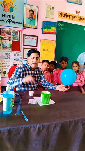 33 reactions | Jaadoo jaadoo||#learningbydoing #experiment #sciencefacts #chemicalreactions #balloons #hydrocarbon #schoollife #nipunbharatmission #governmentschool | Tr Balistar Choudhary | Facebook