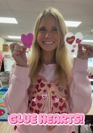 Easy Valentine craft that doubles as classroom decor!💕✨ My kind of win!❤️ #teachersoftiktok #valentinescraft #classroomcrafts #elementaryteacher #teacherreels