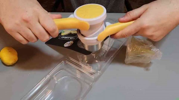 8 Cool Must Have Gadgets for Everyone on Amazon!