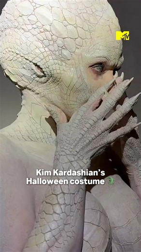 Kim Kardashian’s Halloween costume as an albino alligator??? I am SHOOKETH 🐊 #kimkardashian #kim #halloween #mtvceleb | MTV UK