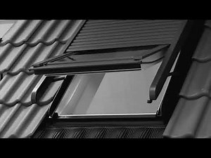 Fonctionnement d’un volet roulant VELUX® sur une fenêtre de toit ouverte