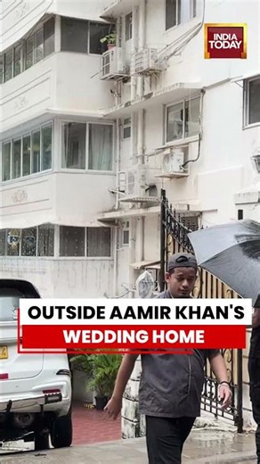 Festive Atmosphere Outside Aamir Khan’s House on His Wedding Day | India Today