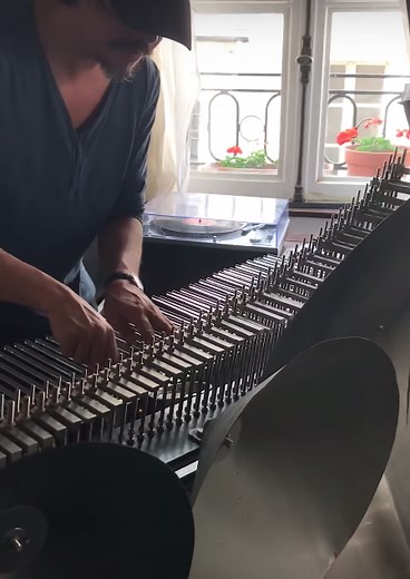 The Enchanting Echoes of the Cristal Baschet, a Rare Organ Made of Glass Rods, Metal, and Wood