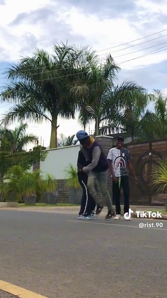 Around the corner ?? . . . #dances #dancing #dancevideos #zedtiktok🇿🇲🇿🇲 #dancer #dancers #woahchallege