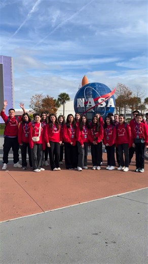 ALFAES on Instagram: "¡El futuro no se espera, se construye! 🚀✨ Nuestros estudiantes de secundaria y preparatoria ALFAES conquistaron Orlando en el programa Orlando STEAM League. 🇺🇸💻 No fue solo un viaje, fue una inmersión total en el mundo del mañana: • Coding & AI en University of Central Florida • Física aplicada con los Imagineers de Disney. • Ingeniería y Diseño en Universal Studios & Epic Universe. El gran cierre tuvo lugar en el Kennedy Space Center de la NASA, donde presentaron su pr