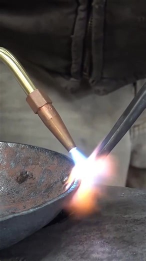 Forging an iron skillet from scratch