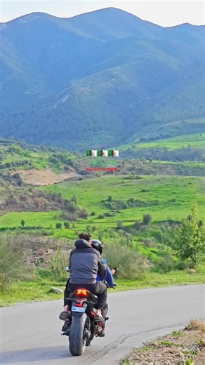 شكر خاص للمصور على الفيديو العالمي