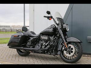 2017 Harley-Davidson FLHRXS Road King Special in Vivid Black