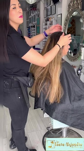 Atrevete a lucir diferente con un cambio de look único sin arriesgar tu cabello, trabajamos con los mejores productos del mercado para que tu experiencia sea la mejor, citas y cotizaciones 3196554081 El color que quieras, el que sueñes nosotros lo hacemos para ti Con las mejores técnicas #color #cabello #cabellodivino #cabellosano #tinte #tintes #tintesnaturales♻️ #deeproots #balayage #mechas #mechasiluminadas #cabellosaludable #cabellosano #cabellohermoso #cabellonatural #pelo #pelosano #viral 
