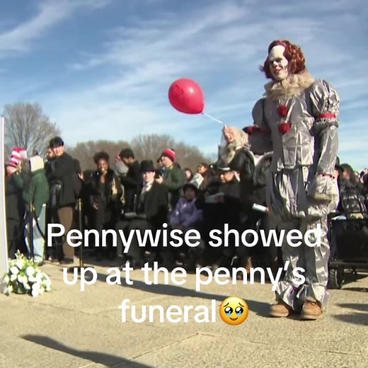 Pennywise showed up at the penny’s funeral🥹 #it | penny funeral