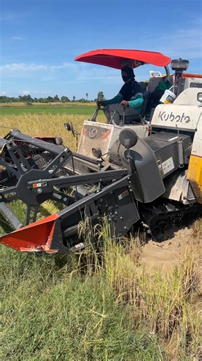 1.6K views | Rice harvester works on the field | Actions | Facebook