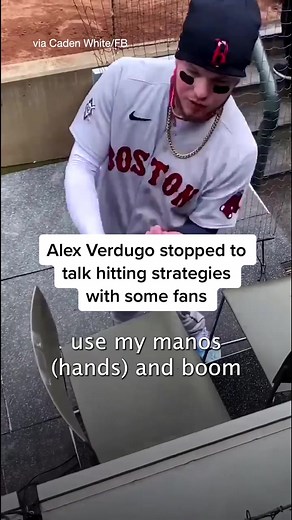 Love seeing these interactions 👏🏼 #alexverdugo #redsox #hittingtips