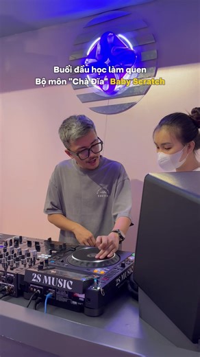 Học chà đĩa cùng @Thợ rửa chén The Gangs #2sacademy #thoruachenthegangs #daydj #hocdj