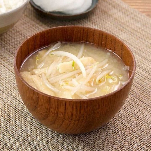 定番汁物♪ もやしと油揚げの味噌汁のレシピ動画・作り方 | デリッシュキッチン