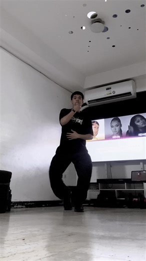 Intermediate Dance Combo Class at FULLOUT Studio