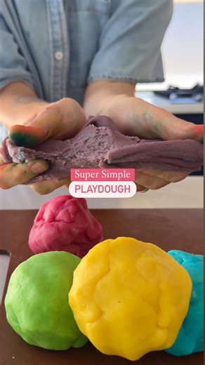 Cat Dean • Little Vegan Eats • BLW & Toddler Meals on Instagram: "🌈 SUPER SIMPLE PLAYDOUGH 🌈 This is such a fun, cheap, and easy playdough recipe your little ones will be sure to love. And it lasts ages!! INGREDIENTS: 2 cups/300g of plain flour 3/4 cup/200g of salt (we used regular table samt) 4 tsps of cream of tartar 2 cups/500ml of lukewarm water 2 Tbsp of oil (we used sunflower) To add the optional colours we added food colours and also mixed them to make other colours eg for