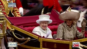 Queen arrives at Buckingham Palace