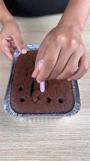 How to poke a cake for extra filling: easy step-by-step guide | Super Recipes