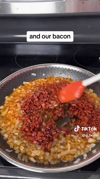 Here’s how to make bacon jam for your next burger night. It really might be the best burger topping. Recipe ⤵️ * Sauté 1/2 pound of diced bacon until crispy and then remove from pan * Add 1/2 a yellow onion (diced) and sauté until soft * Add 2-3 gloves of minced garlic (I ran out and use a garlic rub), 1 tbsp hot sauce, 1/4 cup brown sugar, 1/4 cup maple syrup and 1/4 cup apple cider vinegar * Cook over medium low for 10-15 minutes until the jam starts to thicken * It will thicken even more as i