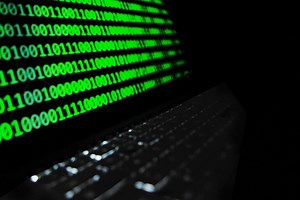 Les experts en sécurité ont contourné un ordinateur portable verrouillé par le BIOS à l'aide d'un simple tournevis