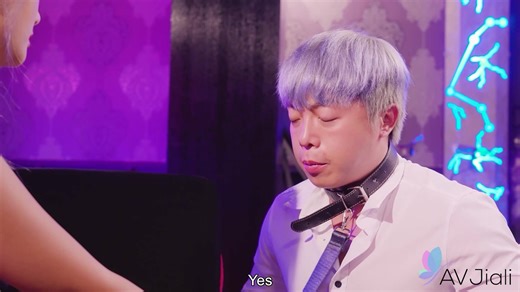 Miss Meng Ruoyu teaches a client how to obey her