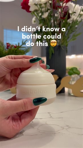 When a bottle finally makes sense 👇No drips, no leaks, no “waterfall” feeds.Just baby-led feeding that supports their pace. 🫶🏼✨ Milk only flows when baby actually sucks📦 Airless = less gas fuss🔄 Any angle — 360° feeding👶 Baby-led, not bottle-forcedBecause feeding should feel calm, connected, and made for them.Not rushed. Not chaotic.Explore the Baby-Led Bottle® → www.babaloo.usComment BABY-LED and we’ll send the link! 🩵#babaloobottle #babyledbottle #babaloo #fyp