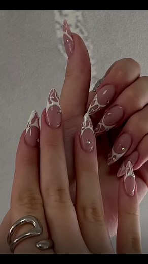 Stunning Nail Designs: Artful Fingernail Inspirations