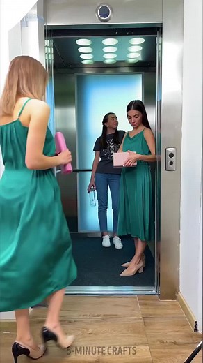 ✂️ 2 Girls Cut their Clothes in Public Places #Shorts #diy #tuy #bay #make #wig #hair #tool #cute