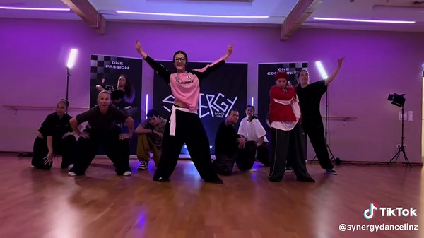Urban Training by @Isi 😮‍💨 Ante Up M.O.P., @Busta Rhymes Remi Martin, Teflon Danced by our Synergy and Made From Scratch Crew💥 #dancevideo #hiphop #hiphoplernen #4youpage