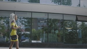 Confident woman texting and walking - Free Stock Video