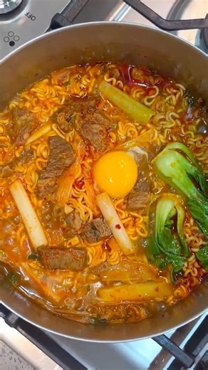 Spicy Beef Soup Ramen (Yukgaejang) #asmr #koreanfood #cookingshorts