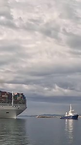 12K views · 144 reactions |  Tàu container OOCL SPAIN lớn nhất thế giới vào năm 2023 của hãng OOCL. Thông tin tàu M/V OOCL SPAIN: 24.188 TEU Trọng tải: 232.000 Dài: 399,99m Rộng: 61,3m Thuộc sở hữu của hãng tàu OOCL tại Hong Kong. #ProjectShippingVN #TRUCKING #VậnChuyểnHàngHóa #logistics #XuấtNhậpKhẩu #container #OOCL | Project Shipping VN | Facebook