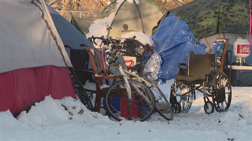 Chicago leaders urged to act as cold weather endangers homeless encampments